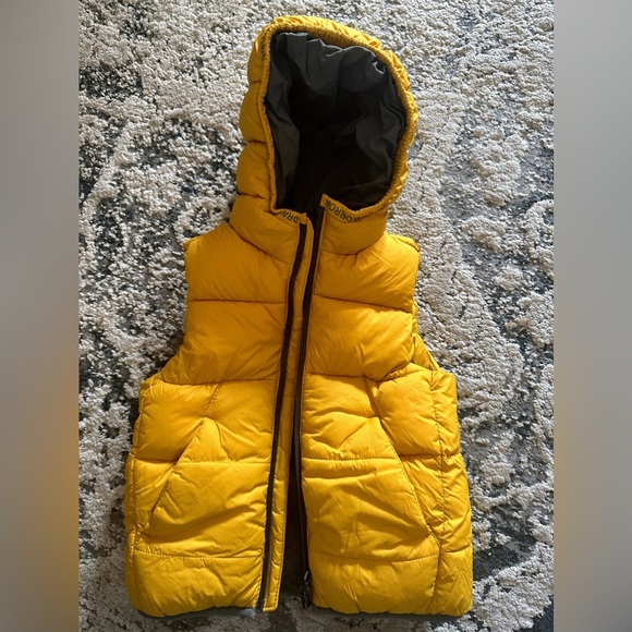 Zara kids puffer vest . Size 3-4 years old . (104cm) - Picture 3 of 5